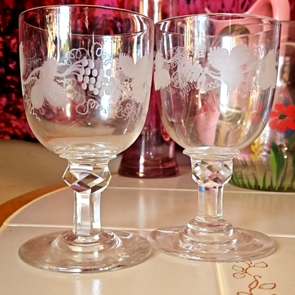 French heavy Crystal Frosted Etched hexagonal cutstemware large goblets - Picture 4 of 8